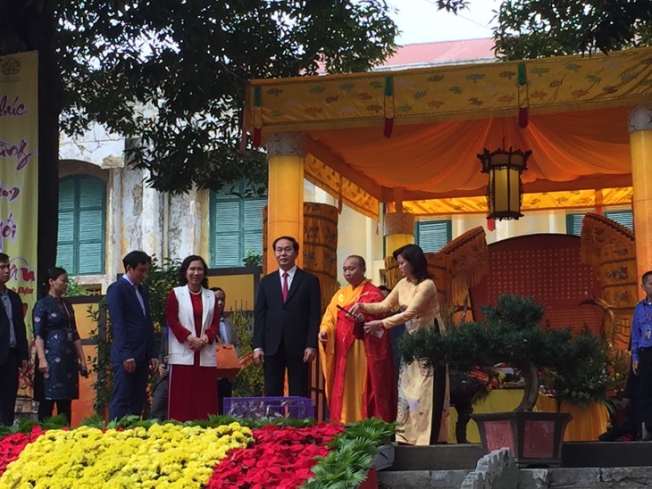 President attends ceremony to tribute ancestors’ merits  - ảnh 1